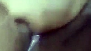 Gadis gemuk cantik amatir mengocok dirinya sendiri hingga orgasme di webcam