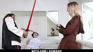 Kostümlü bir grup geek'in yer aldığı Star Wars porno parodisi