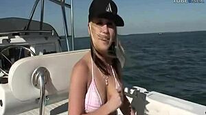 Naughty boat ride dengan remaja seksi yang haus akan facial dan creampie