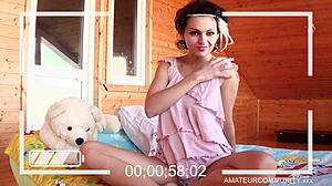 Hippie peluda e fofa provoca na webcam