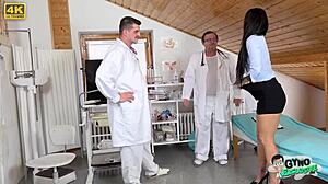 ดาราโป๊ยูเครนแก่และหนุ่มๆ สํารวจออร์แกสม์ของ gyno ด้วยความหลงใหลทางการแพทย์