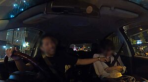 Nympho Hentai Jepang Kansai mendapatkan creampie di mobilnya dalam video HD