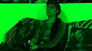 ヨーロッパのティーンベス・ベスが喫煙とバイパスでクンキーで HD ビデオ