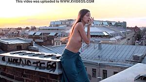 Sensuell russisk babe Sofy B viser frem sin vakre kropp offentlig