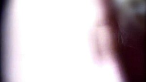 Kovbojka jazdí na veľkom kohútiku v tomto porno videu s obrovským kohútom