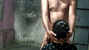 Indiase stiefzus en nicht hebben anale seks in deze XXX video