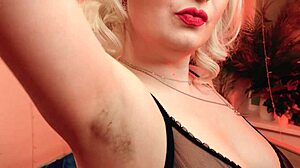 Rondborstige blondines POV oksel femdom video van Humiliatrix Arya Grander