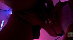 Amatérska MILF a tínedžerka si užívajú drsný sex v domácom videu