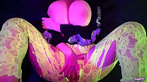 Анимированная грудастая красотка Лиликоти в действии от первого лица с счастливой парой