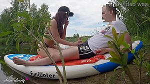 Amatørpar udendørs eventyr bliver til en vild flod sex session
