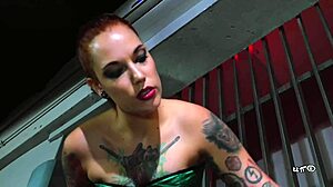Silvia Rubis krijgt serieuze zweeplessen voor Melissa in BDSM