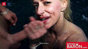 हार्लीन वैन हिंटेन्स एक टैटू वाले स्टड के साथ तीव्र कार सेक्स डेट करती हैं।