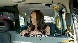 Hayley Vernons första åktur i en taxi förvandlas till het träff med stor kuk
